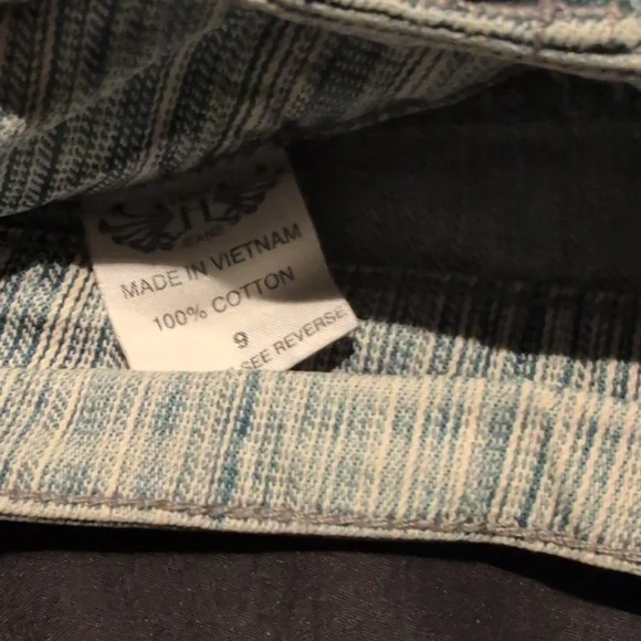 Hint Jean Shorts size 9 - Picture 3 of 3